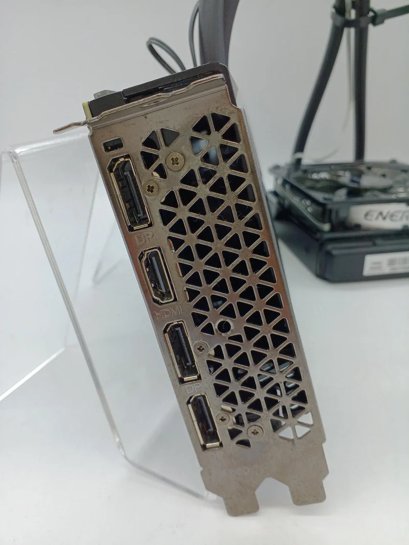 SYCOM-Grafikkarte: RTX 2080 SUPER mit Flüssigkeitskühlung