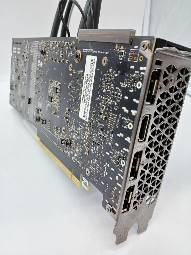 SYCOM-Grafikkarte: RTX 2080 SUPER mit Flüssigkeitskühlung