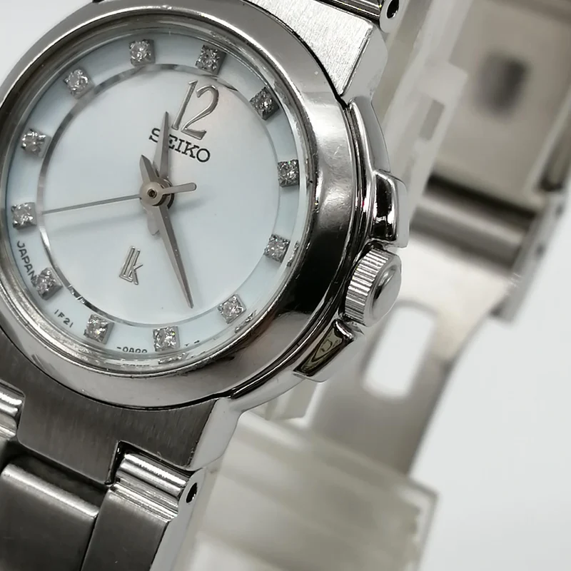 SEIKO Lucia Quarz-Armbanduhr 1F21-0AD0