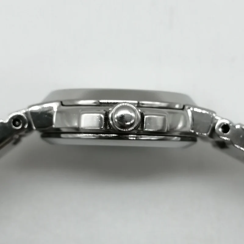SEIKO Lucia Quarz-Armbanduhr 1F21-0AD0