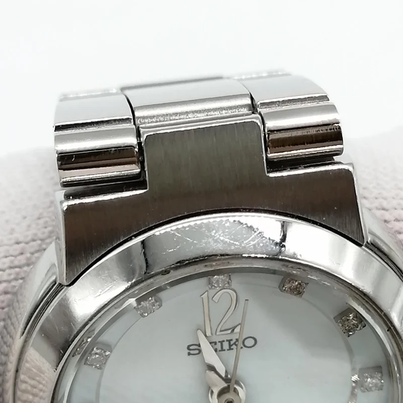 SEIKO Lucia Quarz-Armbanduhr 1F21-0AD0
