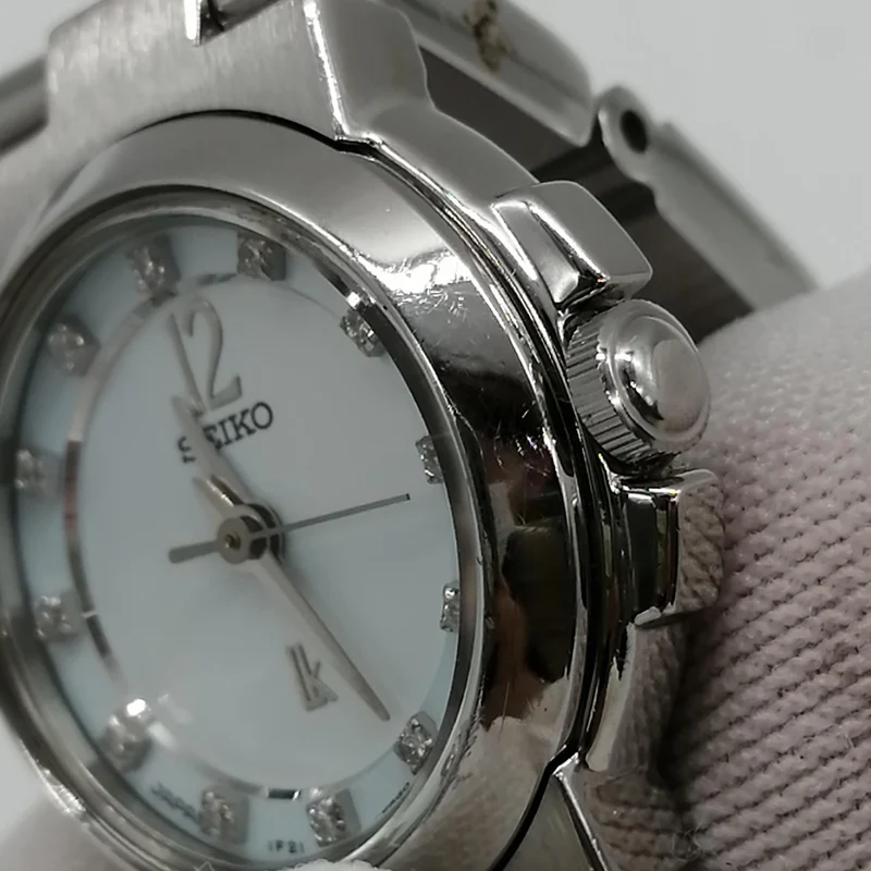 SEIKO Lucia Quarz-Armbanduhr 1F21-0AD0