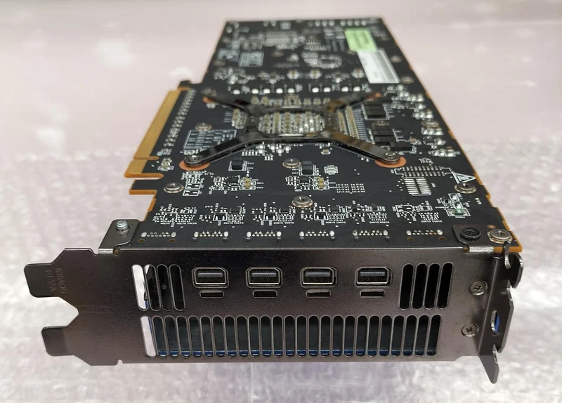 AMD-Grafikkarte: RADEON PRO V320