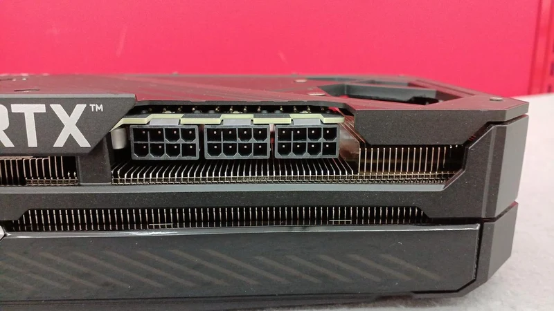 ASUS Grafikkarte: ROG-STRIX-RTX3070TI-O8G-GAMING
