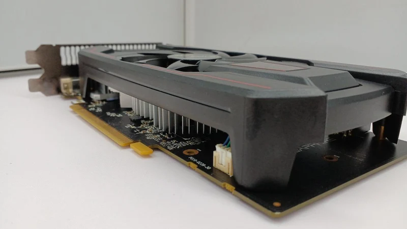 SAPPHIRE Grafikkarte PULSE RADEON RX 560 4G
