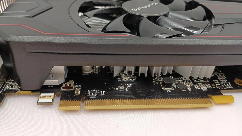 SAPPHIRE Grafikkarte PULSE RADEON RX 560 4G