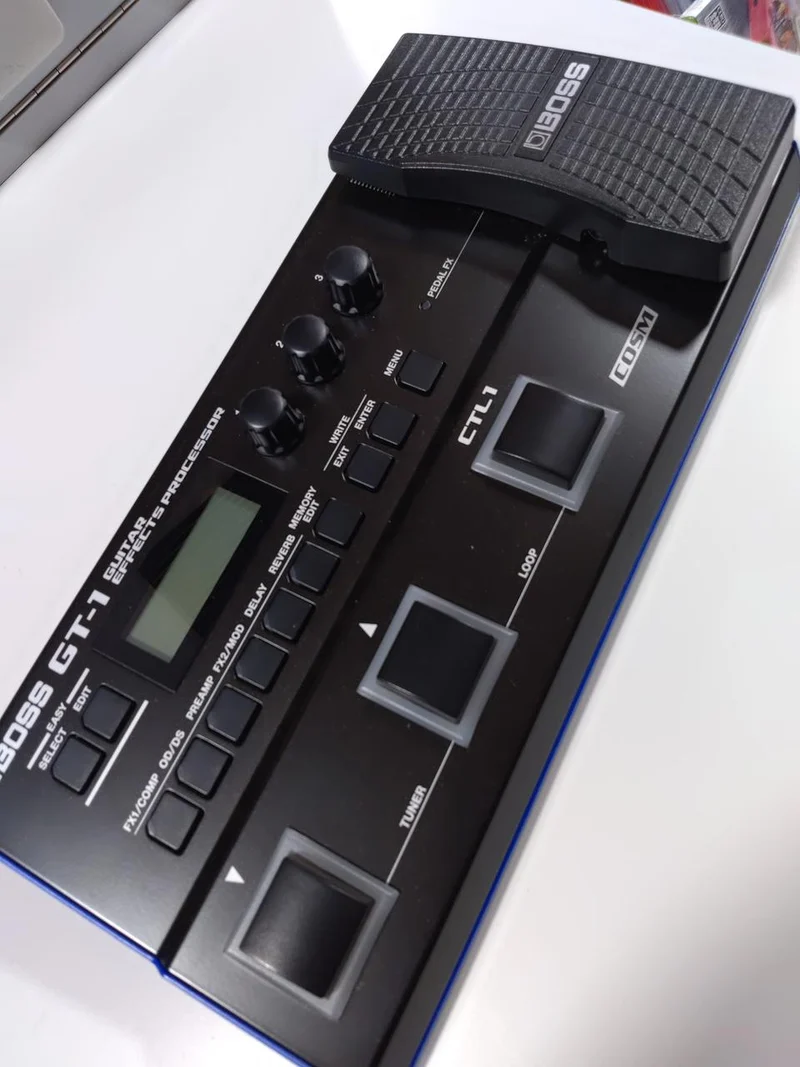 BOSS Multi-Effekt GT-1 (AC fehlt)
