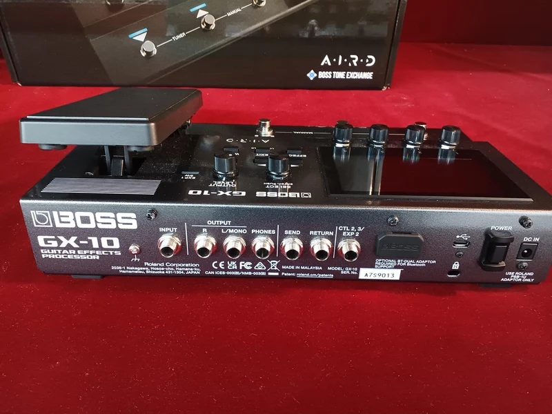 BOSS Multi-Effektgerät GX-10