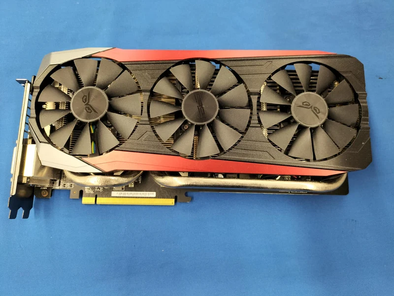 ASUS Grafikkarte: STRIX R9 390