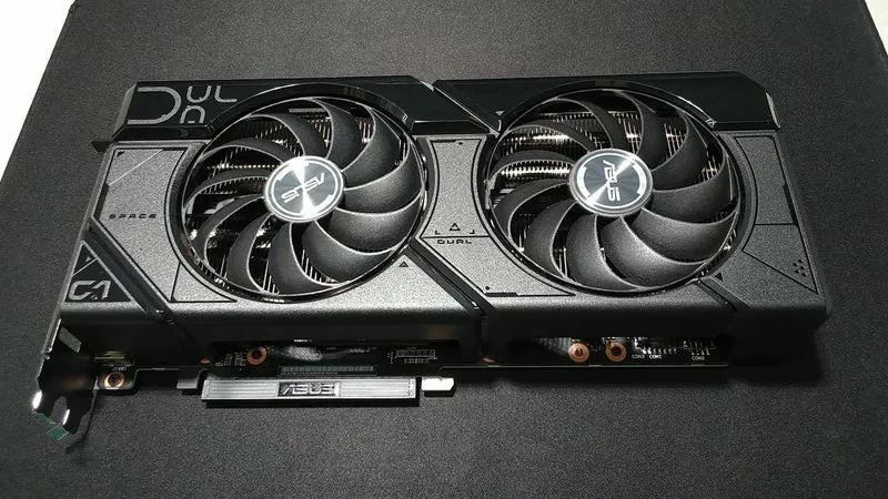 ASUS-Grafikkarte: DUAL-RX7700XT-O12G