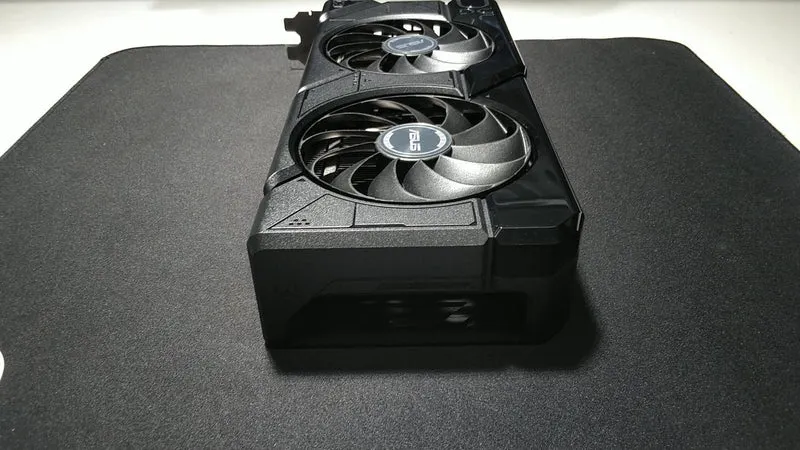 ASUS-Grafikkarte: DUAL-RX7700XT-O12G