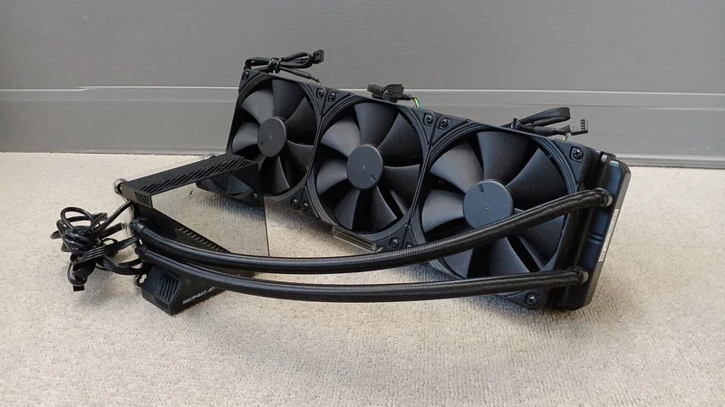 ASUS Wassergekühlter CPU-Kühler ROG RYUJIN360
