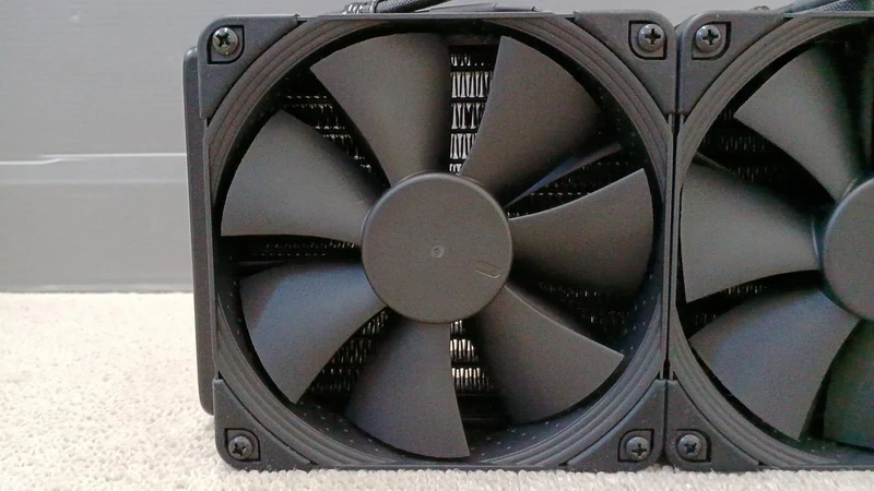 ASUS Wassergekühlter CPU-Kühler ROG RYUJIN360