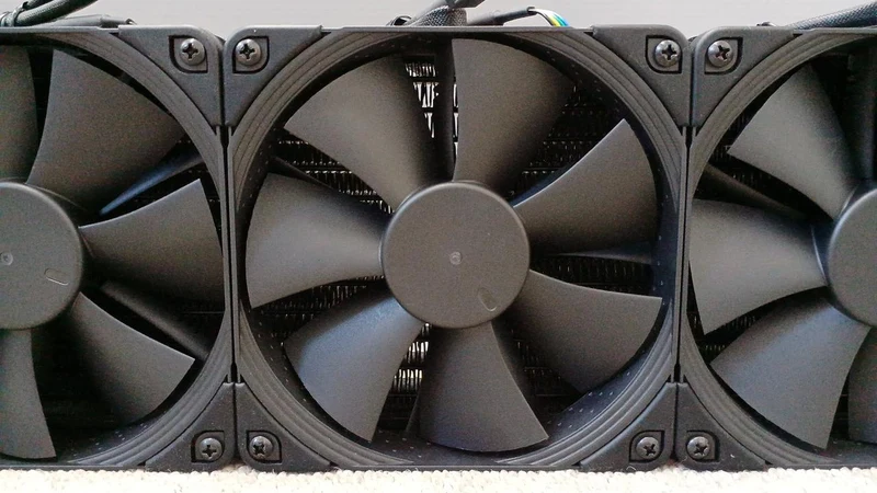 ASUS Wassergekühlter CPU-Kühler ROG RYUJIN360