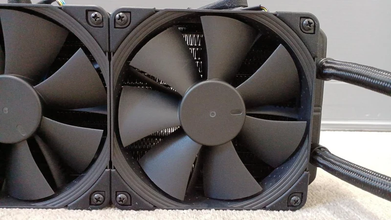 ASUS Wassergekühlter CPU-Kühler ROG RYUJIN360