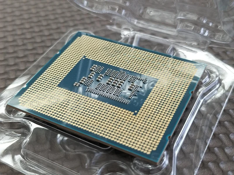 Intel CPU i3-14100