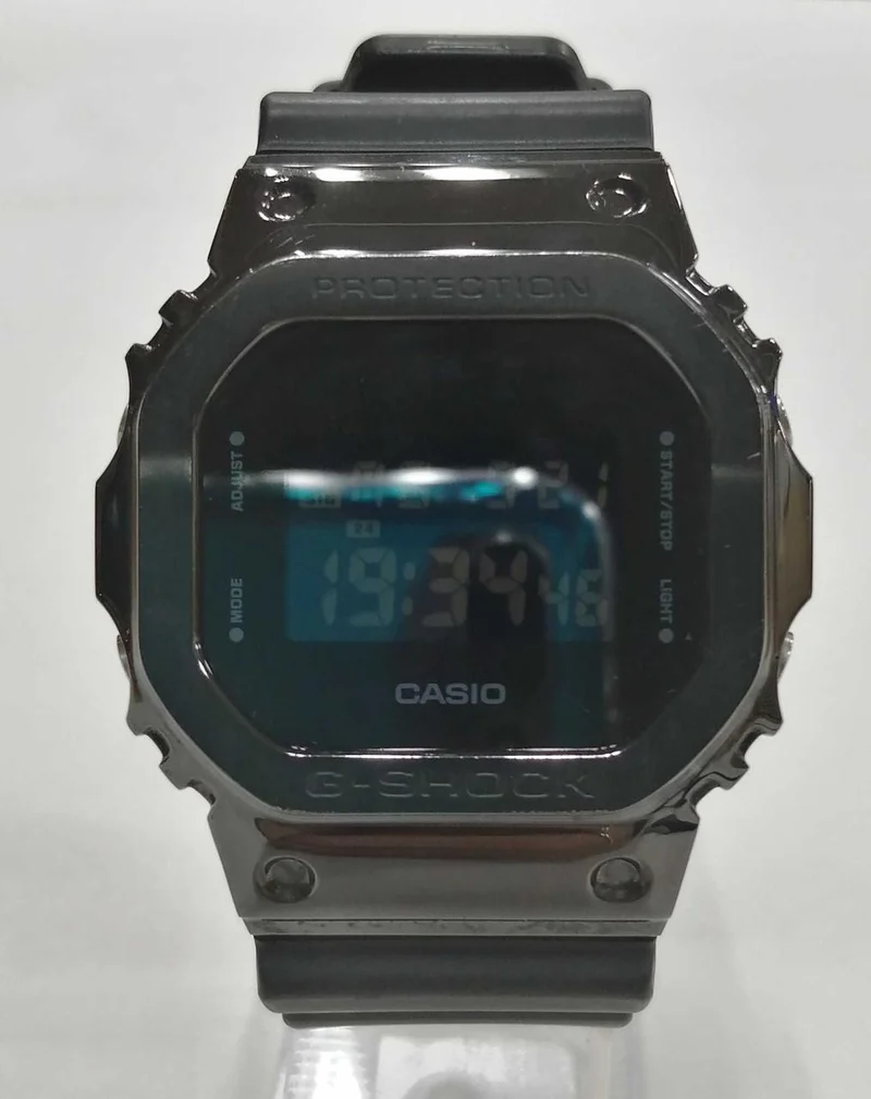 CASIO G-SHOCK GM5600SERIE GM-5600UB / Gebrauchsspuren