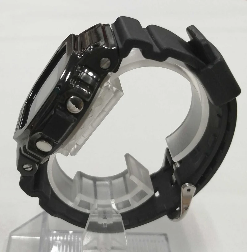 CASIO G-SHOCK GM5600SERIE GM-5600UB / Gebrauchsspuren