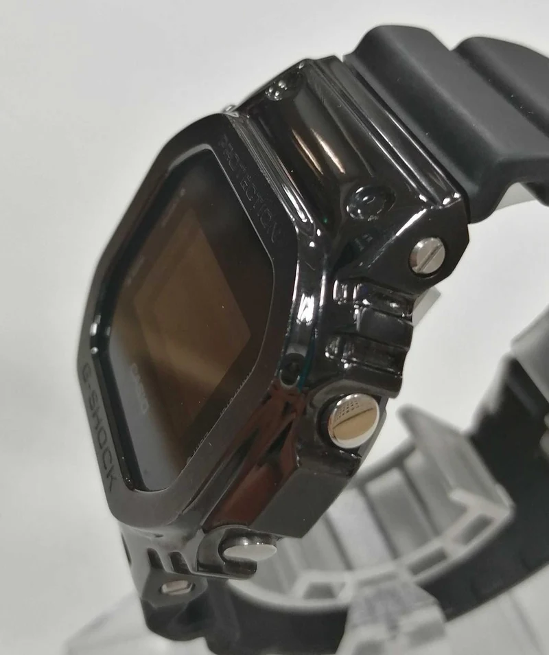 CASIO G-SHOCK GM5600SERIE GM-5600UB / Gebrauchsspuren