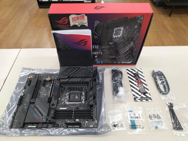 ASUS *Gummipad ×1 fehlt Mainboard ROG STRIX B760-F