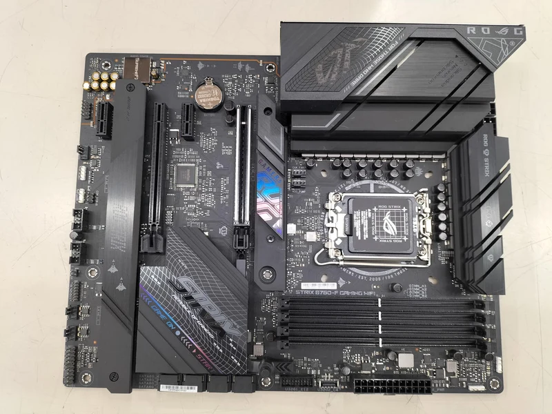 ASUS *Gummipad ×1 fehlt Mainboard ROG STRIX B760-F