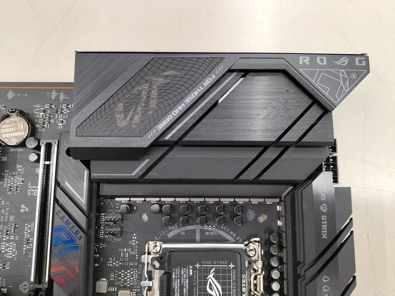ASUS *Gummipad ×1 fehlt Mainboard ROG STRIX B760-F