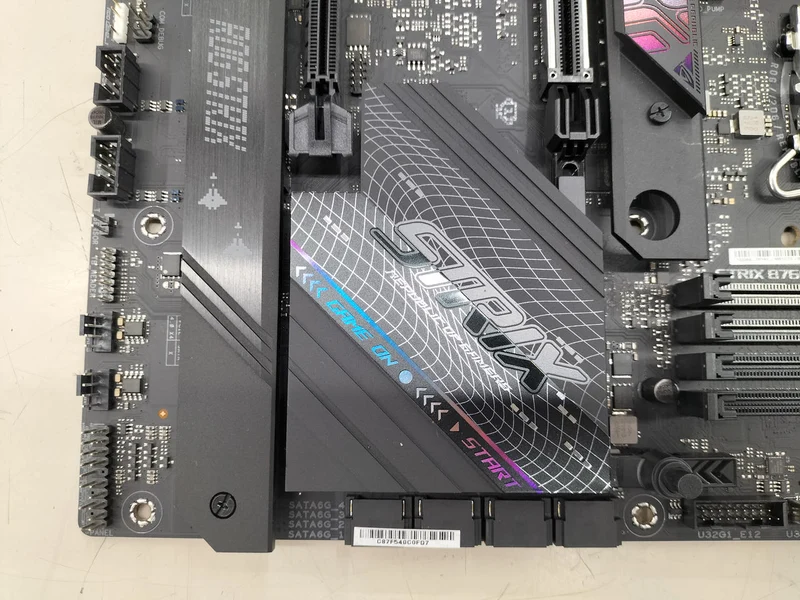 ASUS *Gummipad ×1 fehlt Mainboard ROG STRIX B760-F