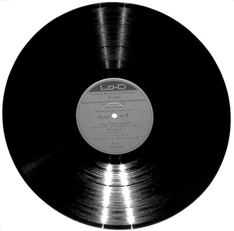 Hitachi (LO-D) Vienna Chamber Ensemble Mozart Fröhliches Lied Nr. 17 und andere HCR-7301