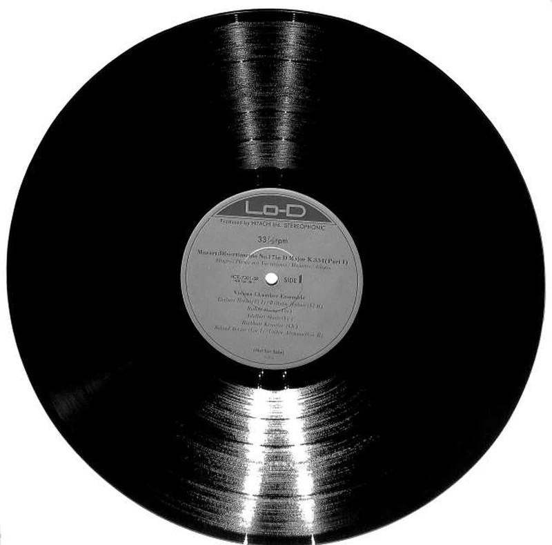 Hitachi (LO-D) Vienna Chamber Ensemble Mozart Fröhliches Lied Nr. 17 und andere HCR-7301