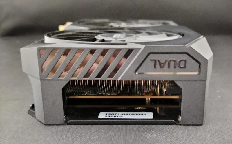 ASUS PCI-EXPRESS Bus-kompatible ATI-Grafikkarte DUAL-RT6600-8G-V2