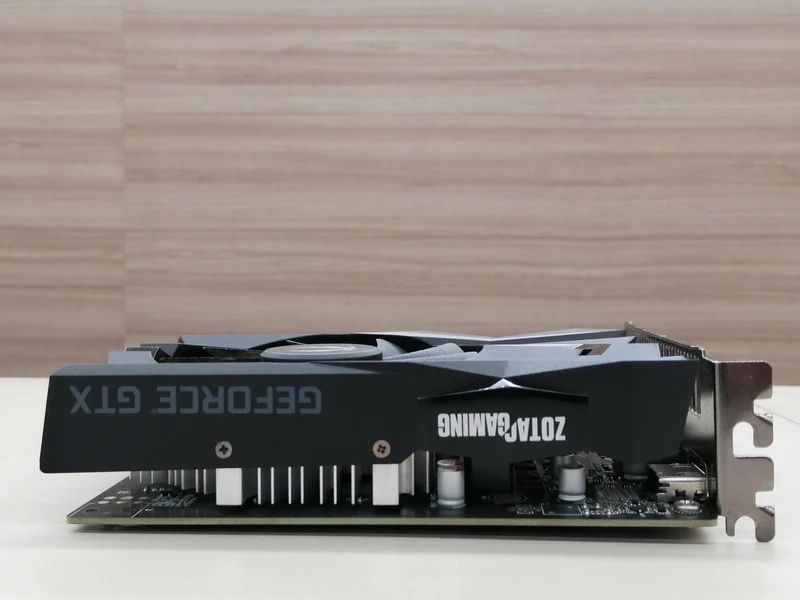 ZOTAC PCI-EXPRESS Bus-kompatible NVIDIA-Grafikkarte ZT-T16520F-10L
