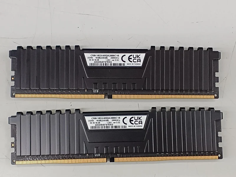CORSAIR DDR4-Speicher CMK16GX4M2A2666C16