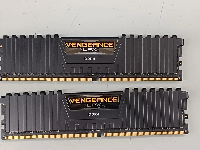 CORSAIR DDR4-Speicher CMK16GX4M2A2666C16