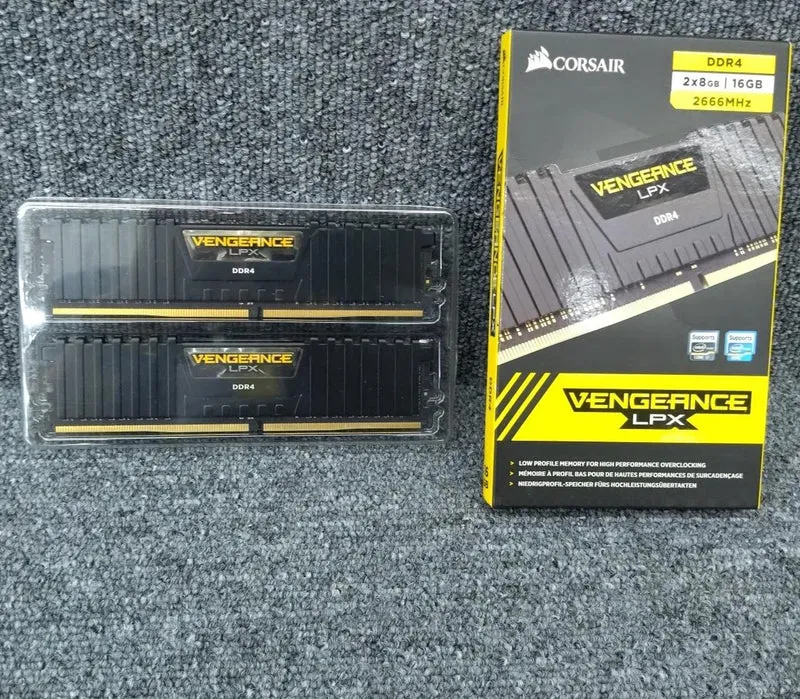 CORSAIR Speicherkarte CMK16GX4M2A2666C16