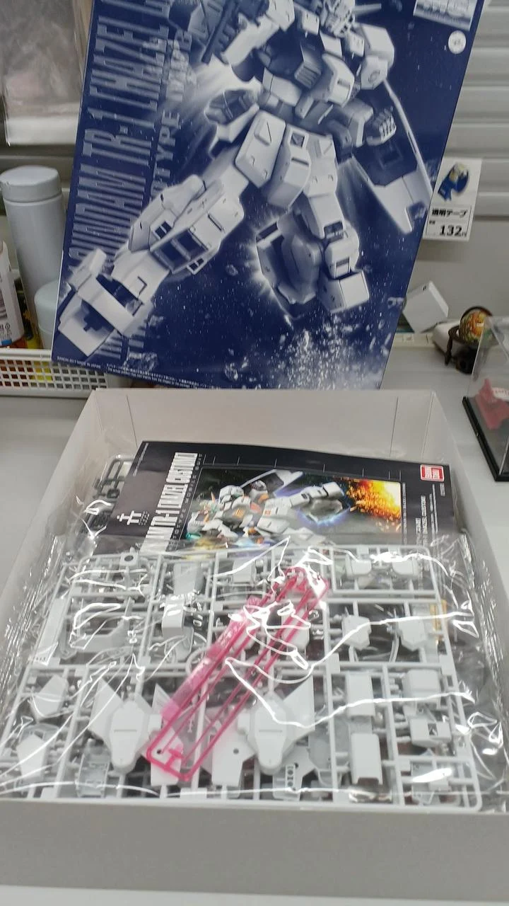 BANDAI MG 1/100 Plastikmodell Gundam TR-1 [Hazel Kai] Premium Vanity Limited Edition