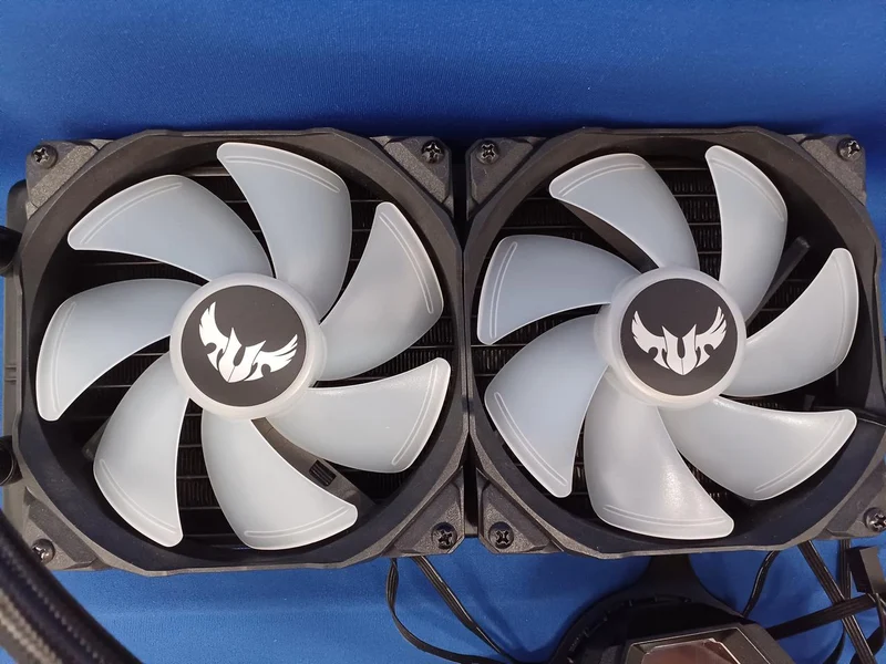 ASUS Wasserkühlung LC 240 RGB