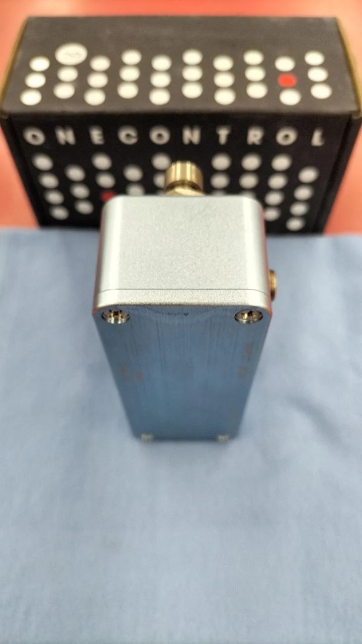 ONE CONTROL Bass-Vorverstärker BLUE360 AIAB