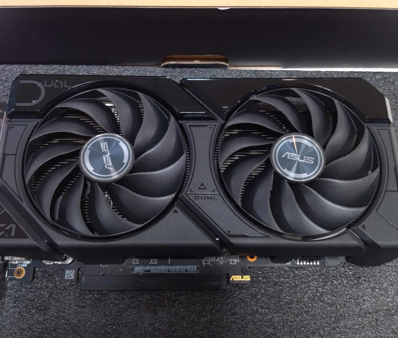 ASUS Grafikkarte DUAL-RX7600-08G-EVO