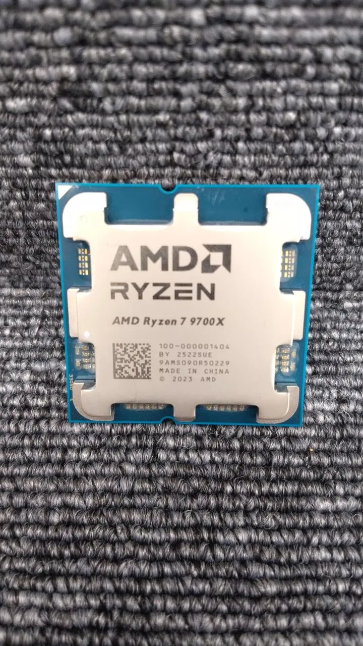 AMD CPU RYZEN7 9700X