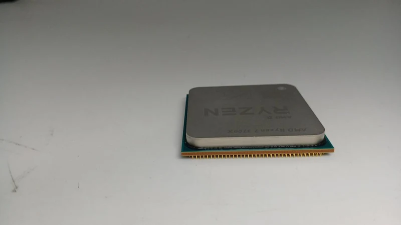 AMD CPU RYZEN 7 3700X