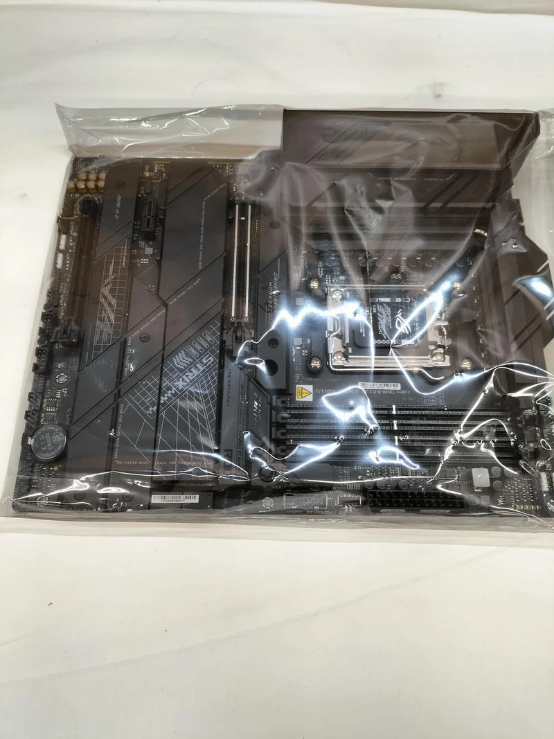 ASUS AMD-kompatibles Mainboard ROG STRIX X670E-F