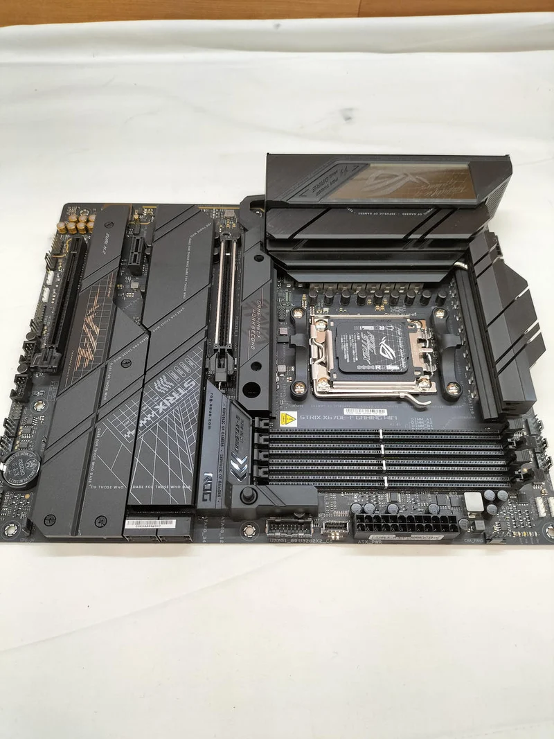 ASUS AMD-kompatibles Mainboard ROG STRIX X670E-F