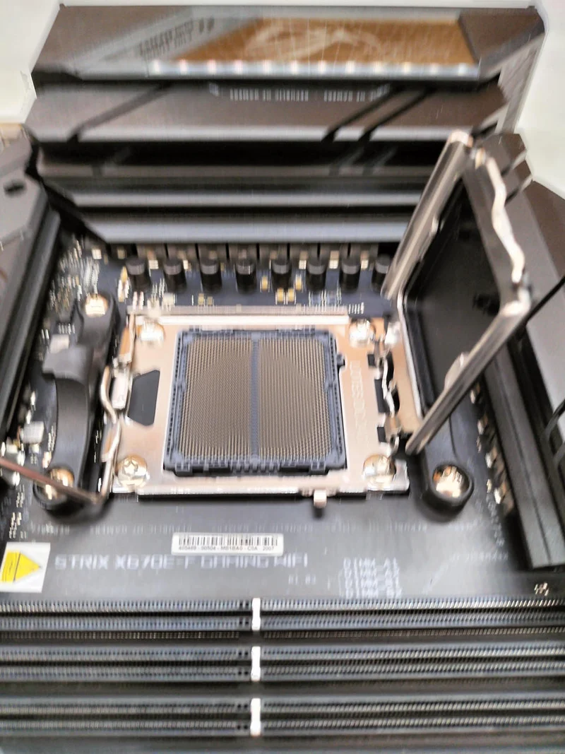 ASUS AMD-kompatibles Mainboard ROG STRIX X670E-F