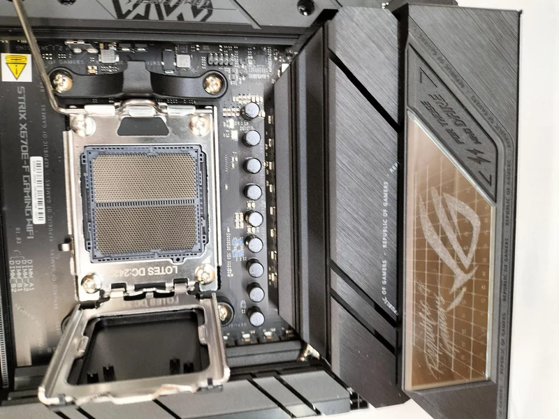 ASUS AMD-kompatibles Mainboard ROG STRIX X670E-F