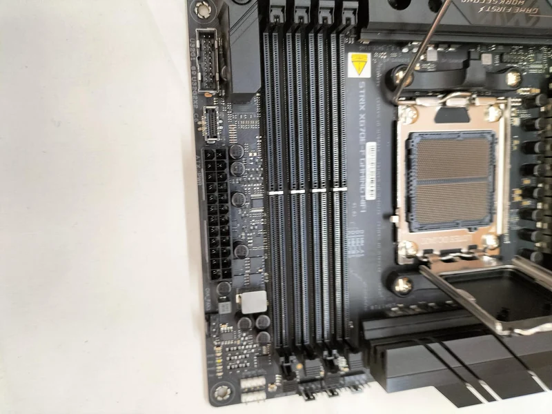 ASUS AMD-kompatibles Mainboard ROG STRIX X670E-F