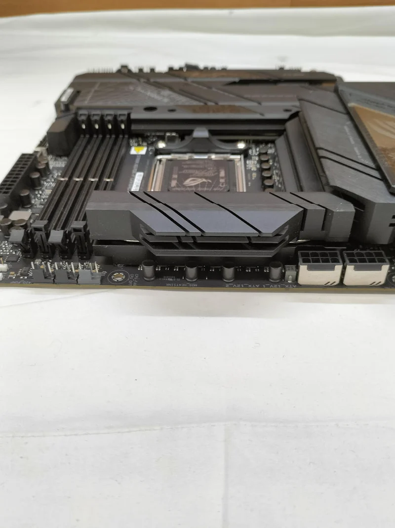 ASUS AMD-kompatibles Mainboard ROG STRIX X670E-F