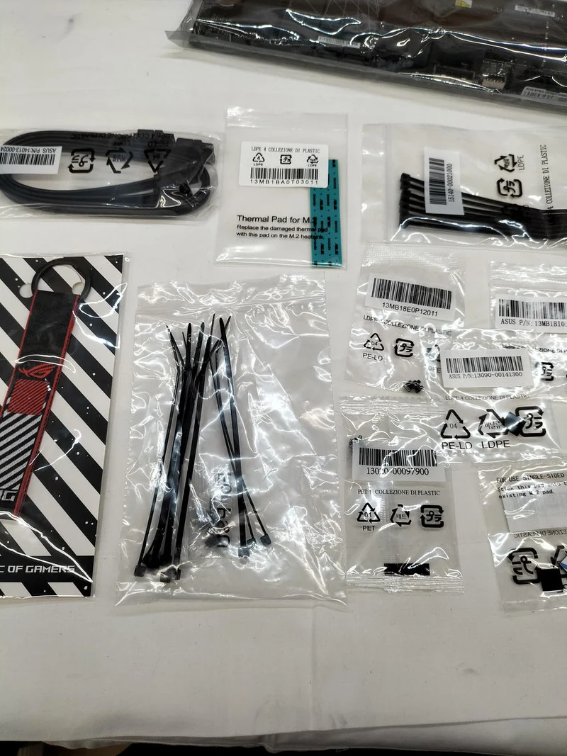 ASUS AMD-kompatibles Mainboard ROG STRIX X670E-F