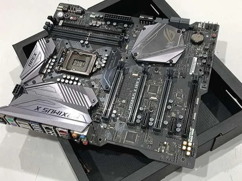 ASUS Intel-kompatibles Motherboard ROG MAXIMUS X APEX