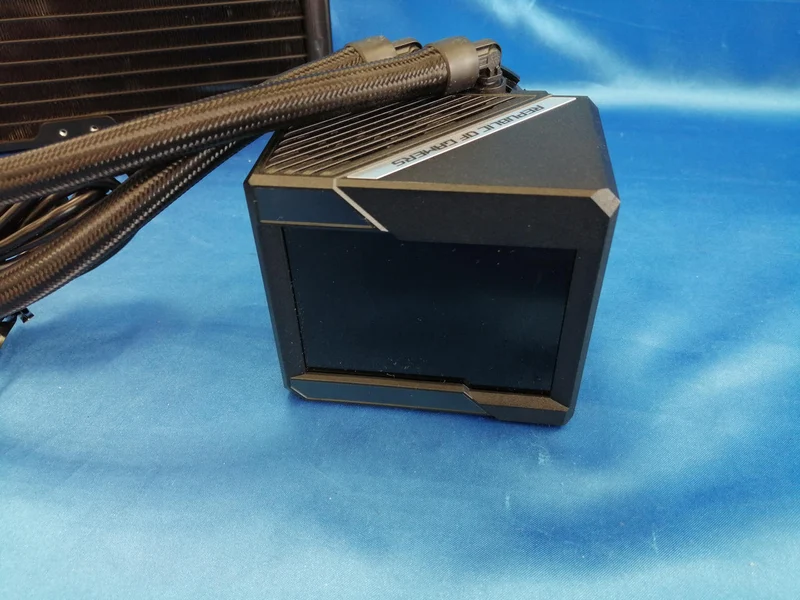 ASUS Wassergekühlter CPU-Kühler ROG RYUJIN II 240