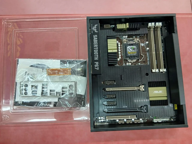 ASUS Intel-kompatibles Motherboard: SABERTOOTH P67
